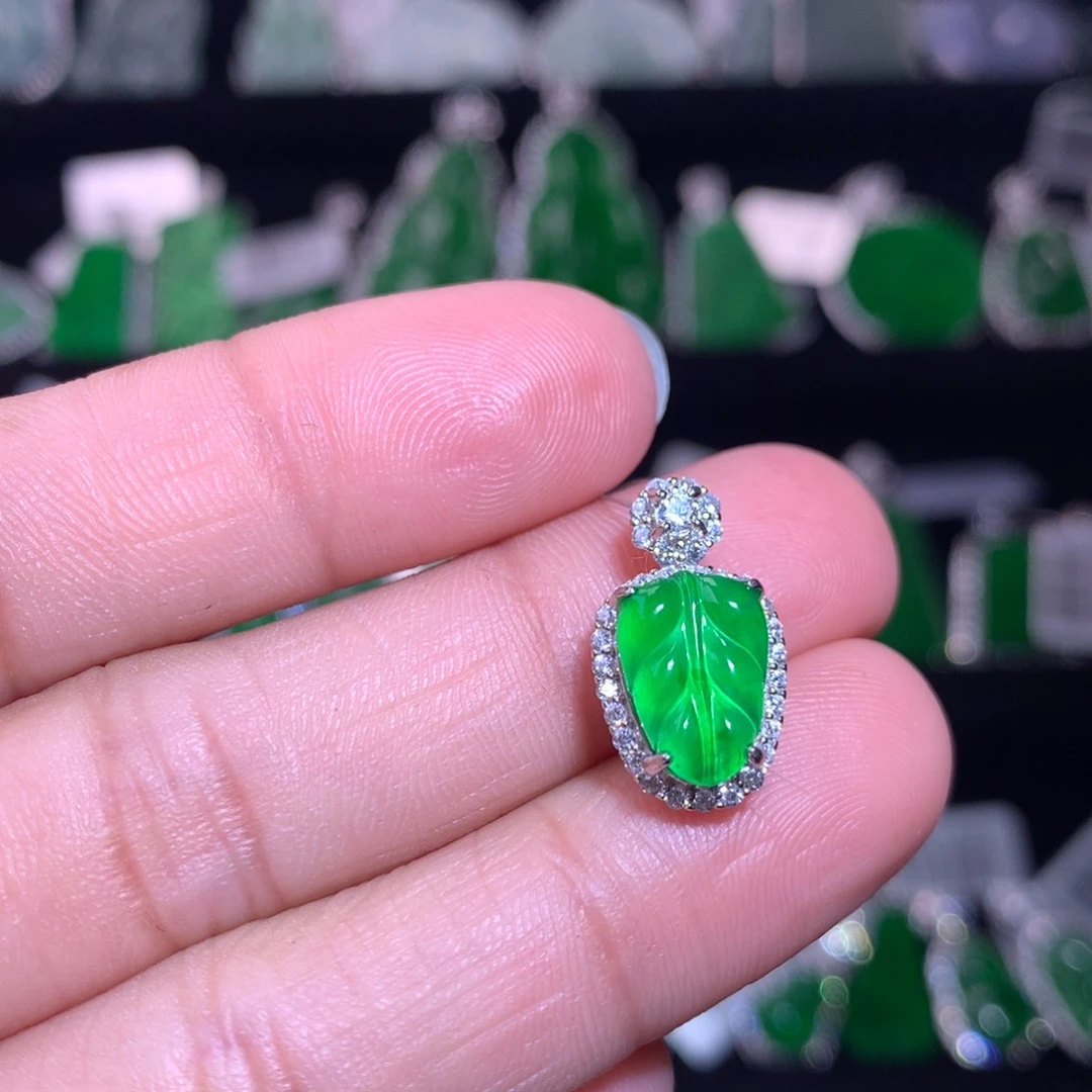 【闪购商品】颈饰银S925镶嵌翡翠