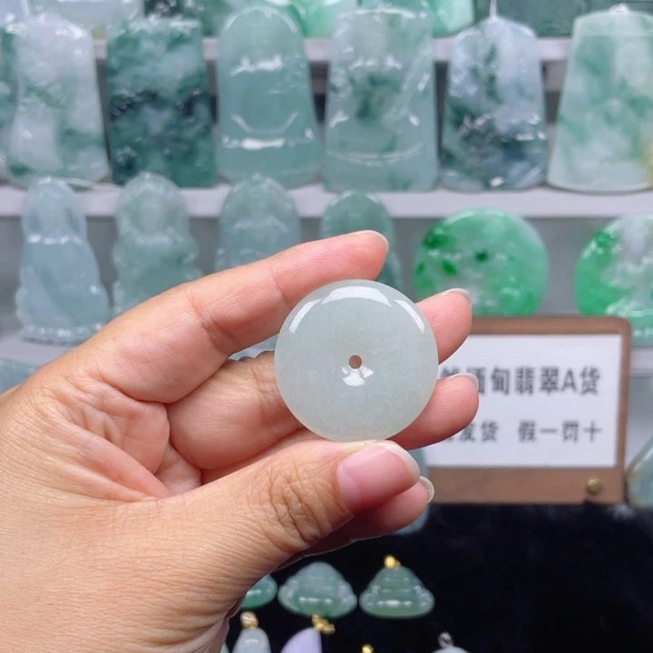 颈饰未镶嵌翡翠平安扣