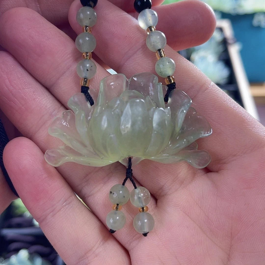 蛇纹石玉颈饰未镶嵌