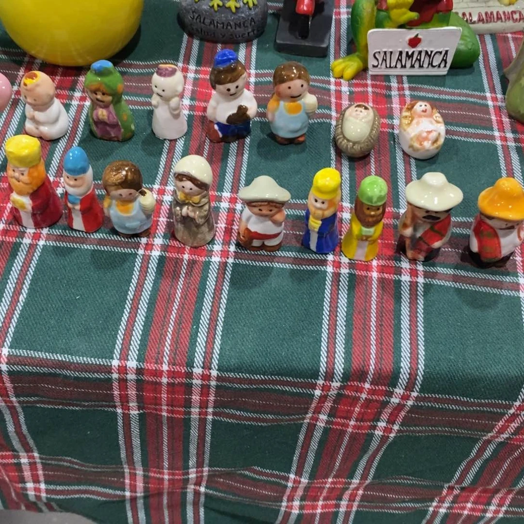 瓷片9个小人，全店9.9米包邮发货