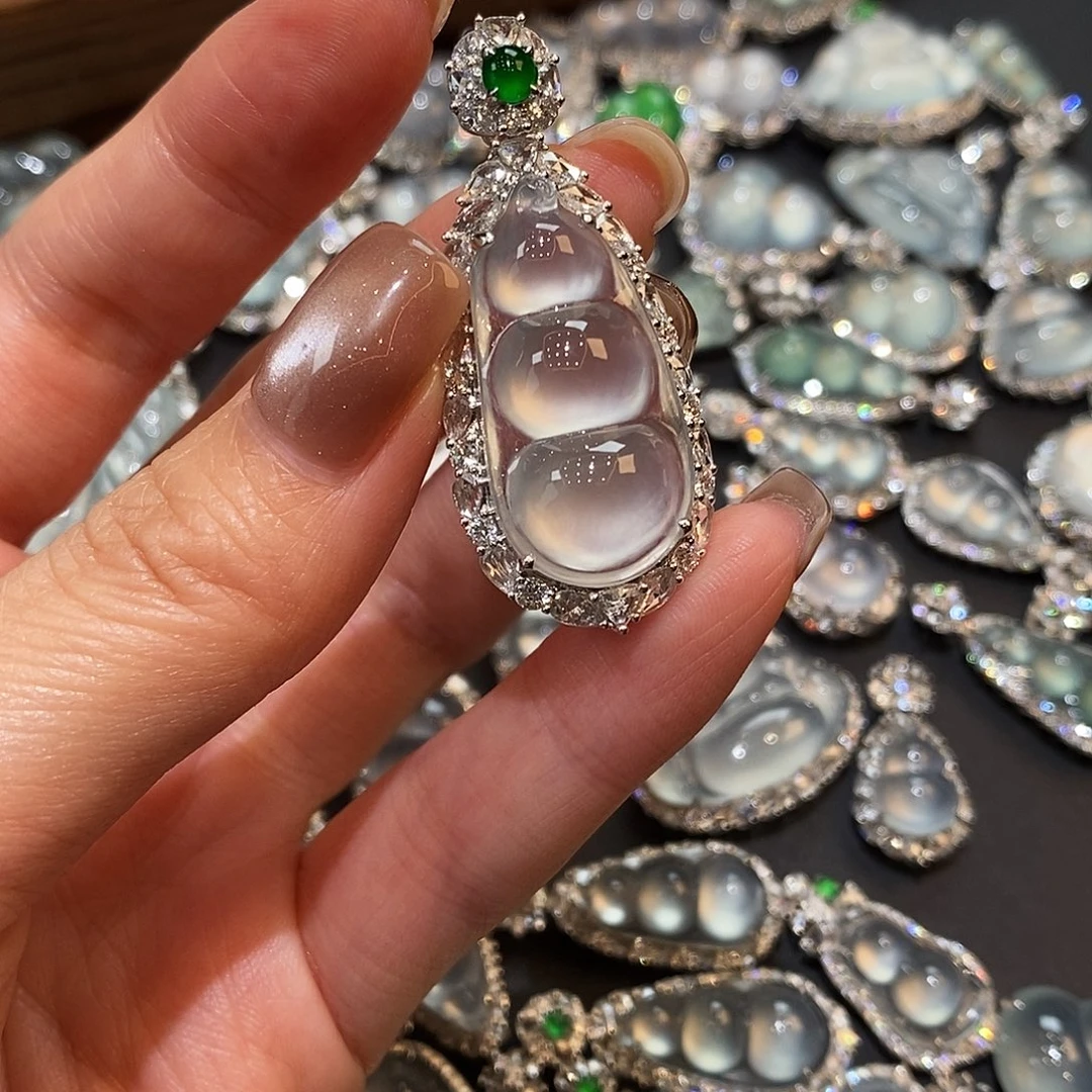 颈饰18K金镶嵌翡翠天然缅甸翡翠吊坠福豆