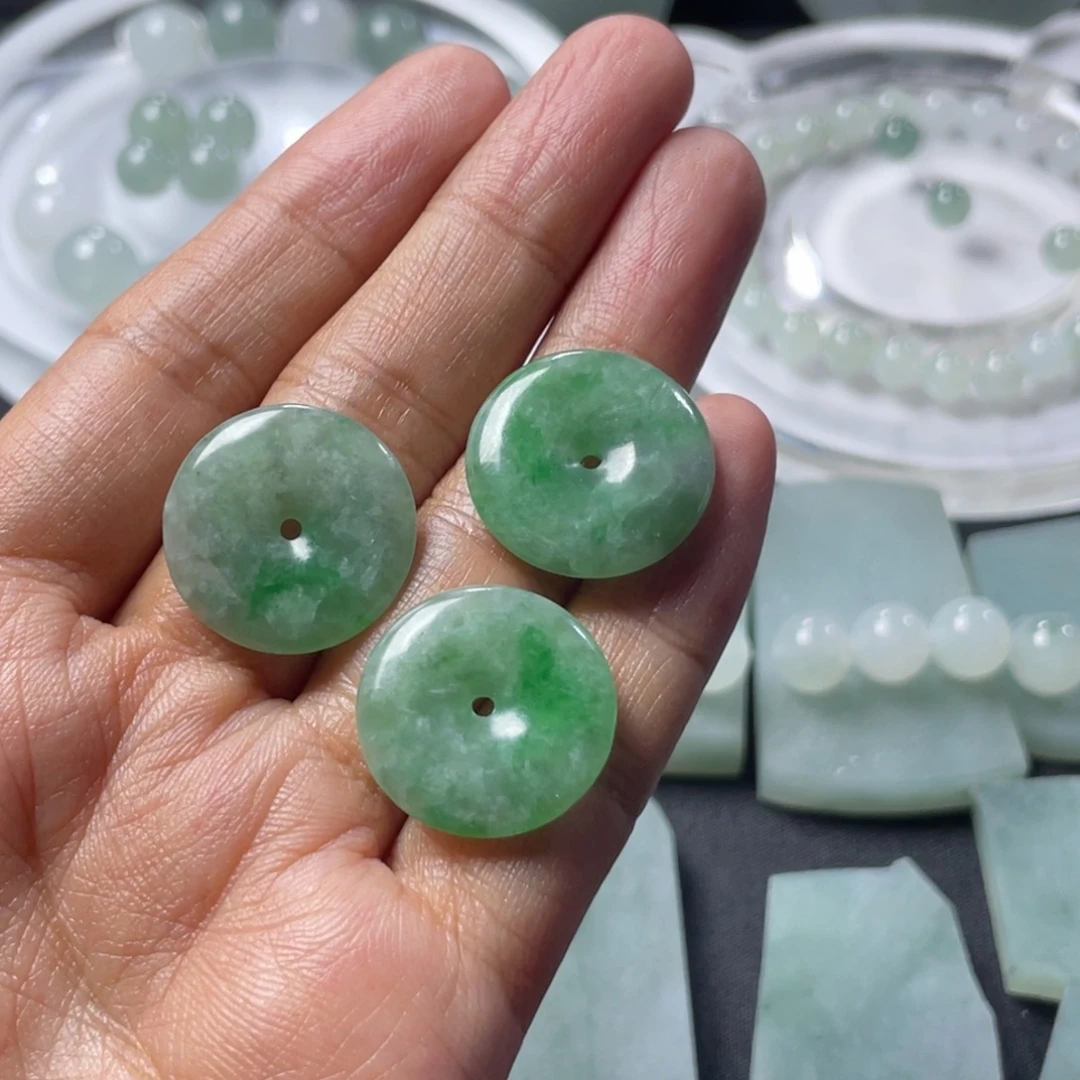 翡翠未镶嵌颈饰绿色小平安扣