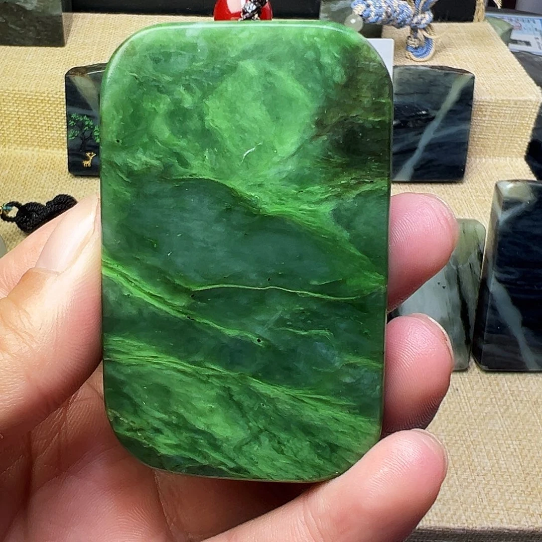 和田玉（碧玉）颈饰未镶嵌有瑕