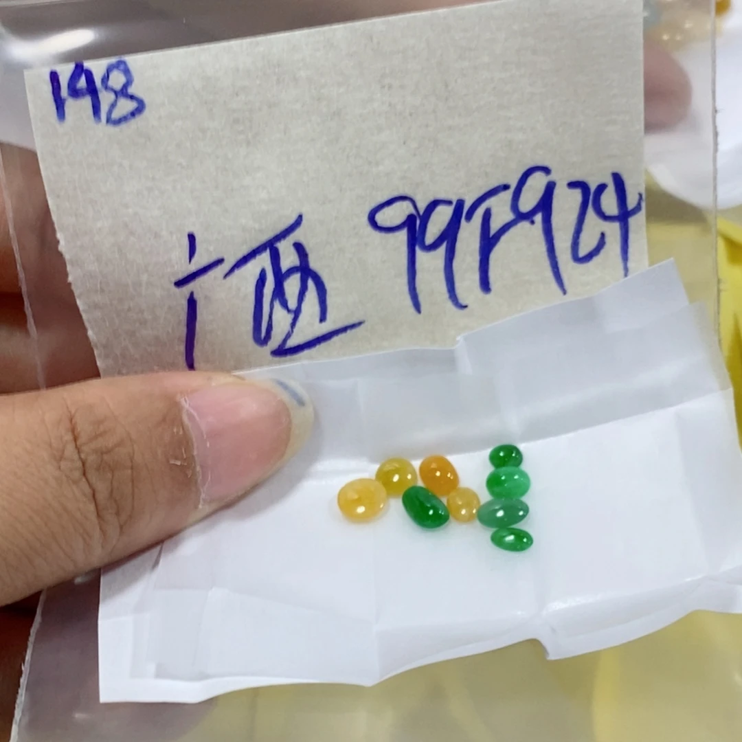 广***彤未镶嵌定制翡翠不