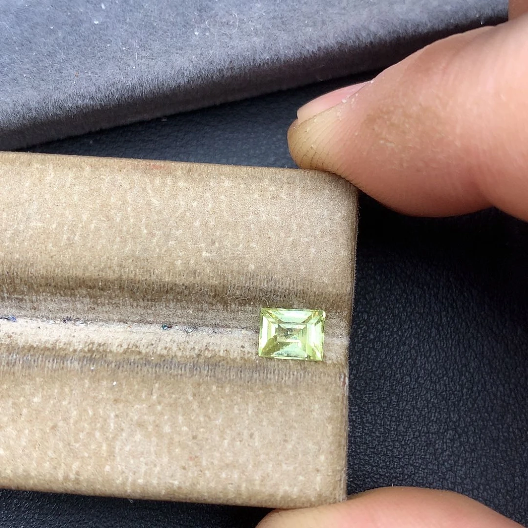 裸石金绿宝石0.97ct全净