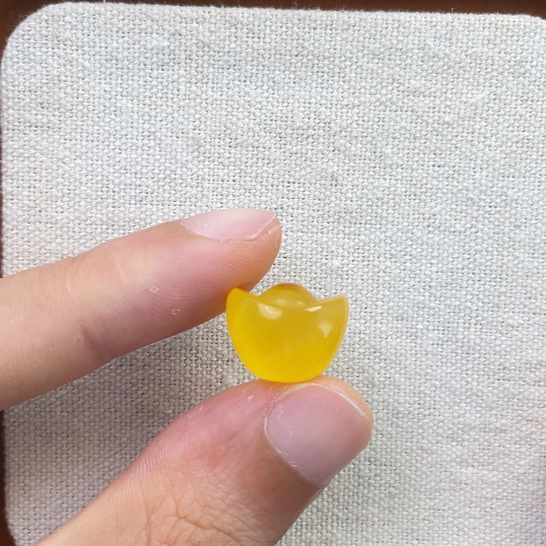 裸石琥珀未镶嵌金元宝