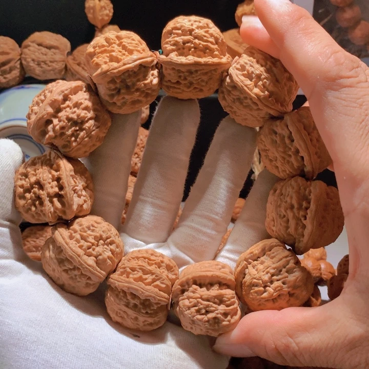 金***弘文玩核桃手串白狮子