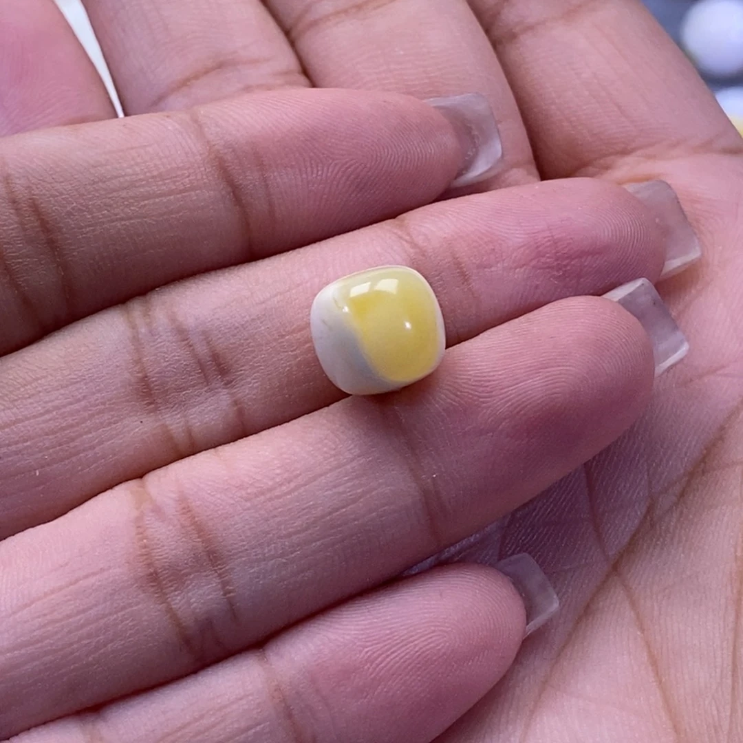 ****未镶嵌琥珀珠宝奇石