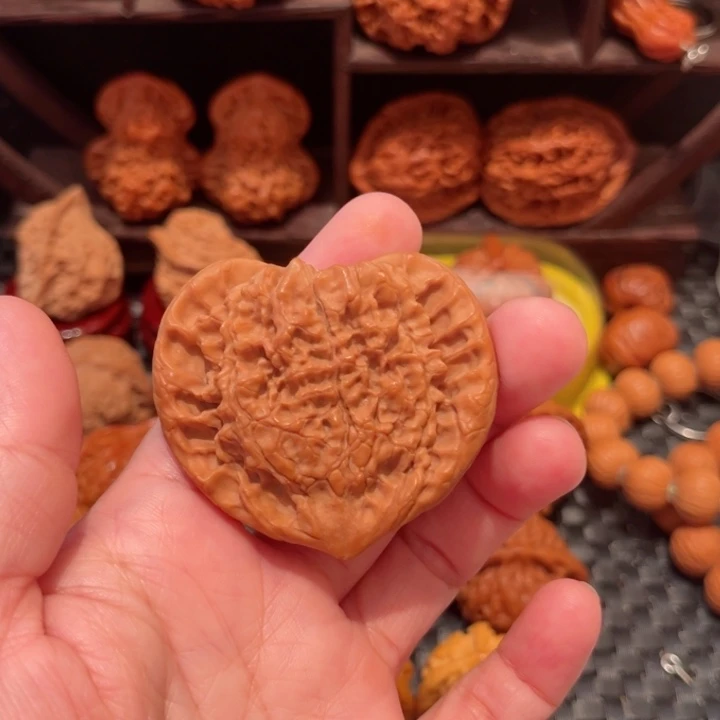 我****文玩核桃把件桃心