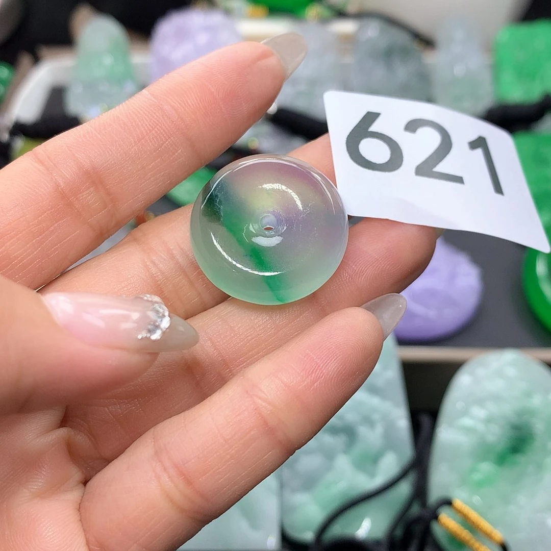 翡翠吊坠(赠链)未镶嵌