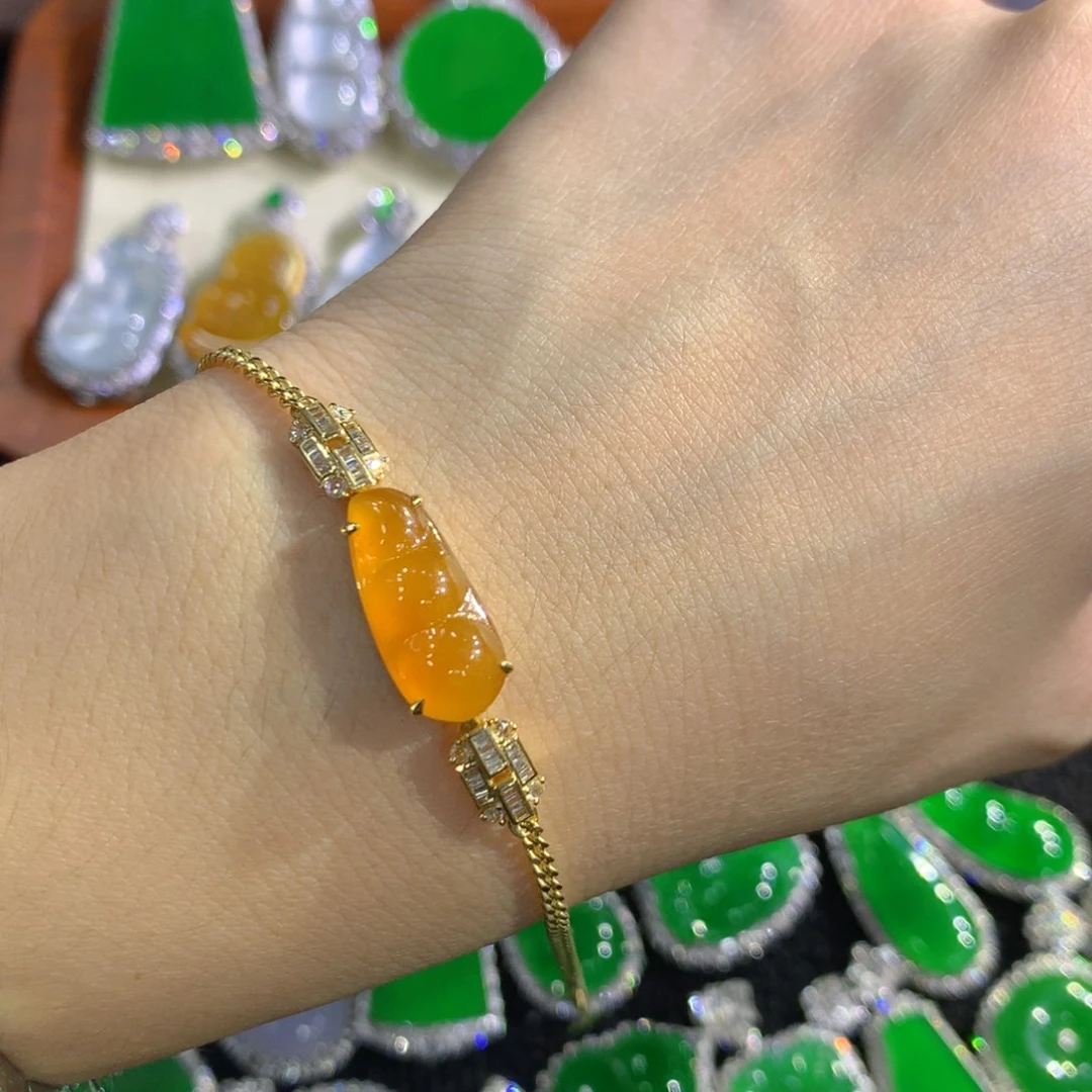 颈饰18K金镶嵌翡翠