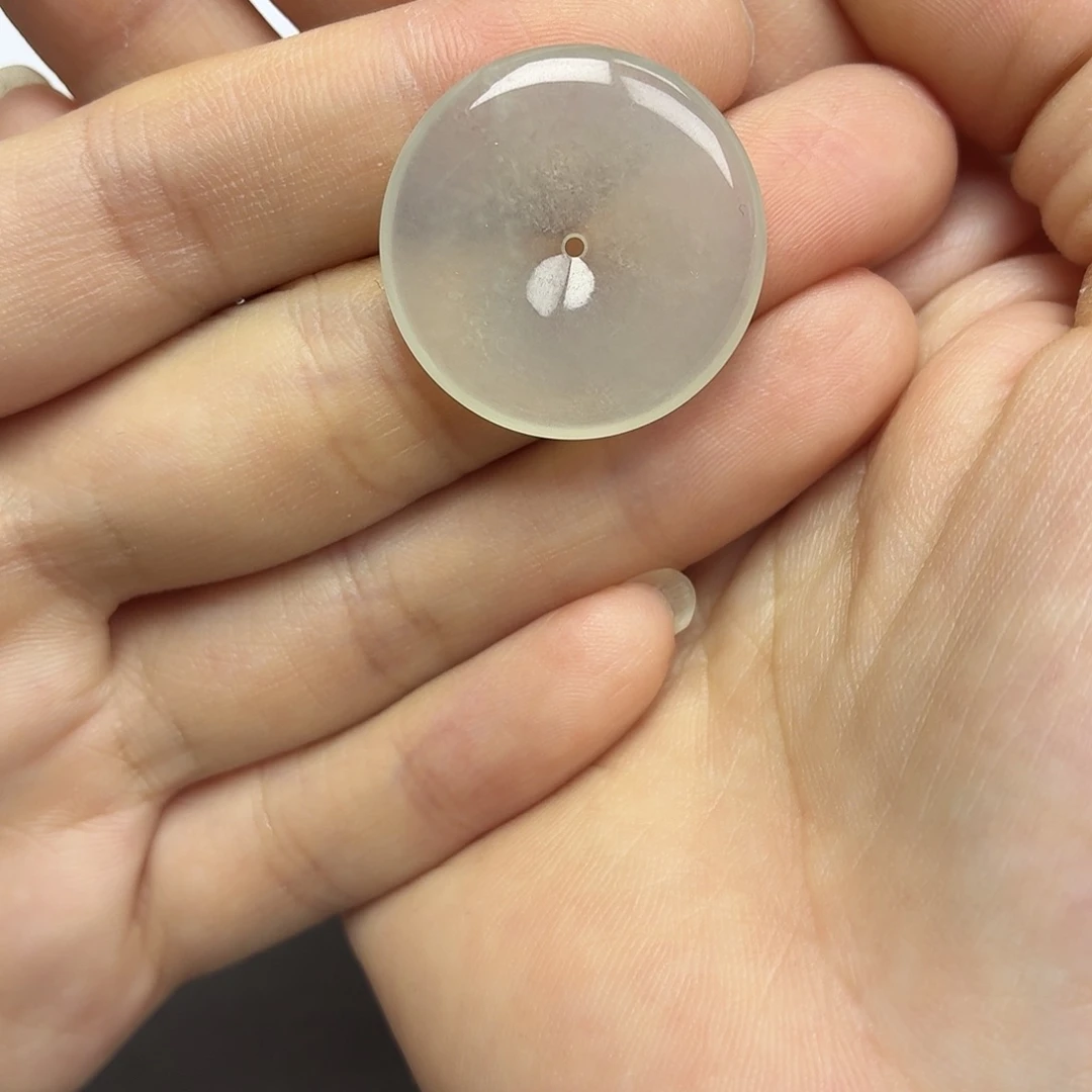 翡翠未镶嵌颈饰白冰扣