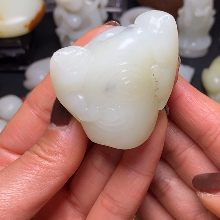 和田玉未镶嵌把件