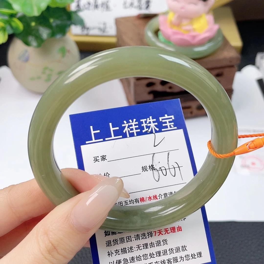 和田玉未镶嵌手镯