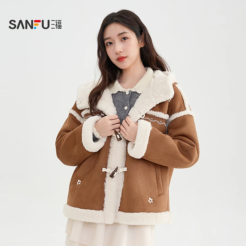 三福厚外套2025秋冬小花刺绣牛角扣连帽毛绒复古外套女装511153