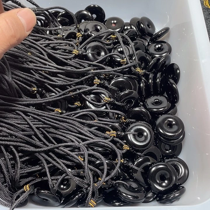 闲***。黑曜岩合金颈饰黑曜石平安扣