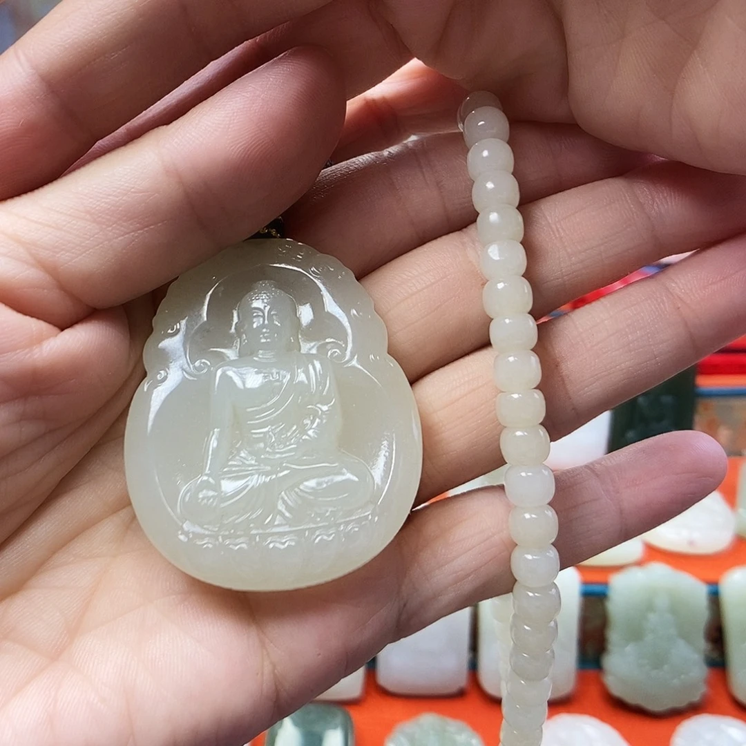 嘟***婆和田玉未镶嵌颈饰