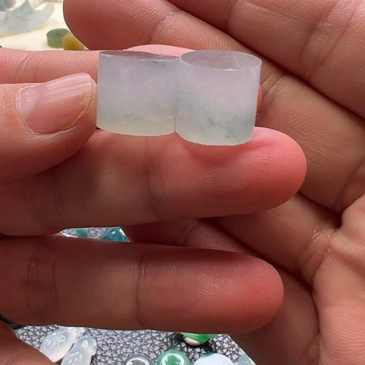 衣***谷定制翡翠未镶嵌翡翠珠子