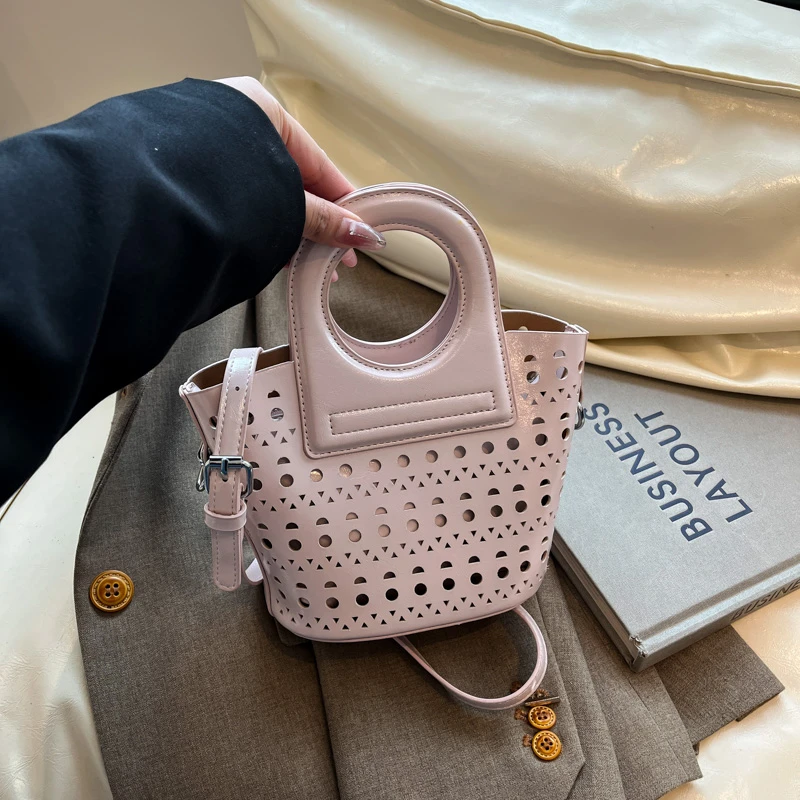 小众设计潮流网红镂空手提托特包洋气百搭斜挎包