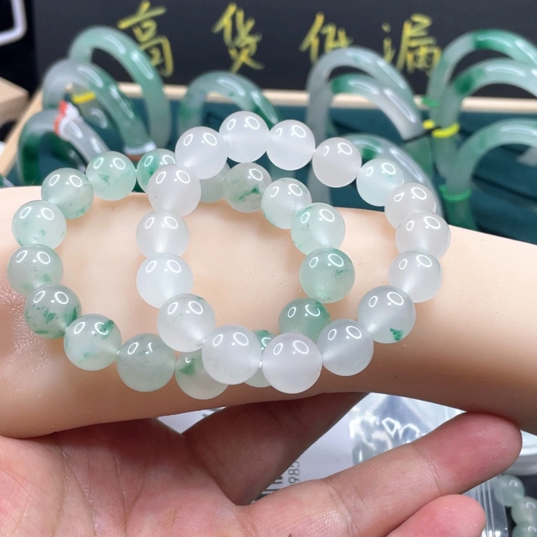 大***头石英质玉未镶嵌手串