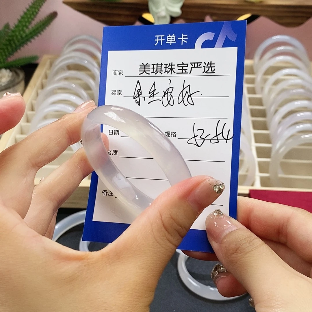 玛瑙/玉髓手镯未镶嵌⁵****