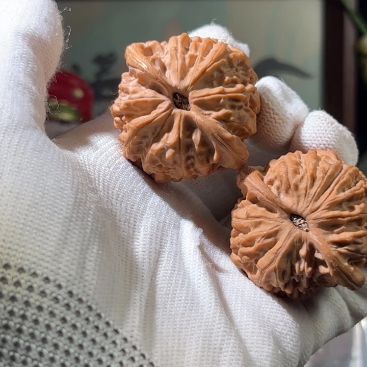 慕****文玩核桃吊坠金牛