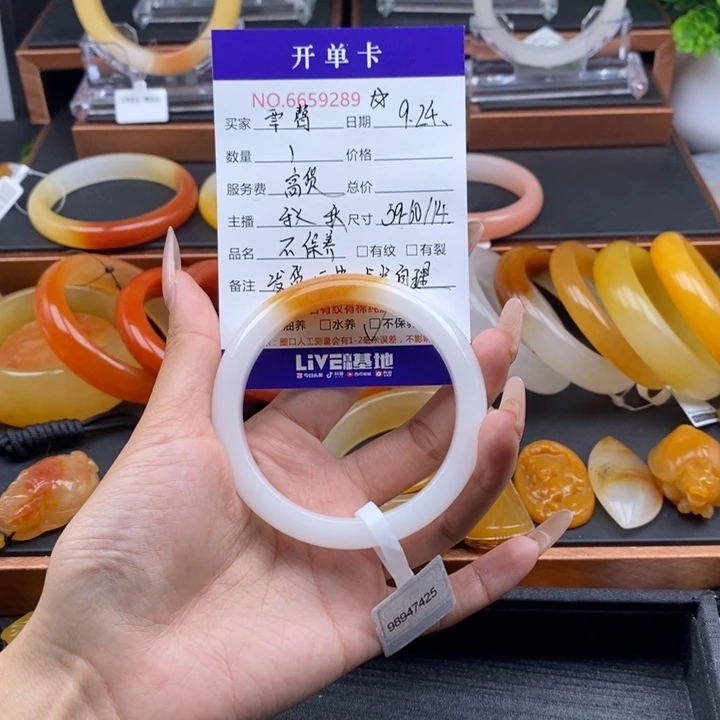 覃***馨石英质玉（黄龙玉）未镶嵌手镯59289