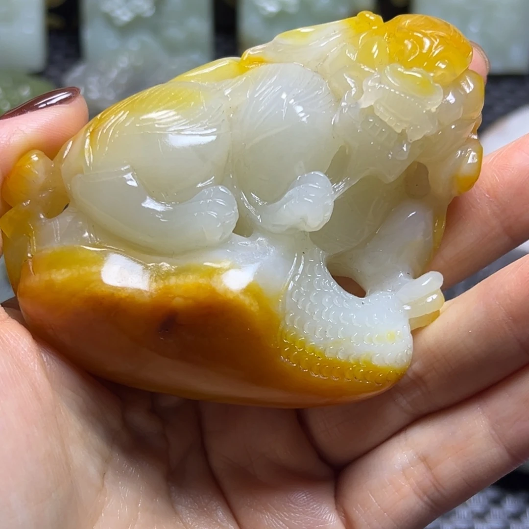 青***空和田玉未镶嵌摆件