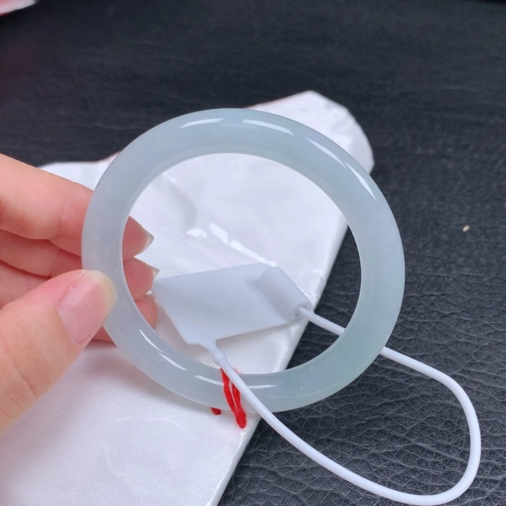 未镶嵌手镯（圆镯）翡翠
