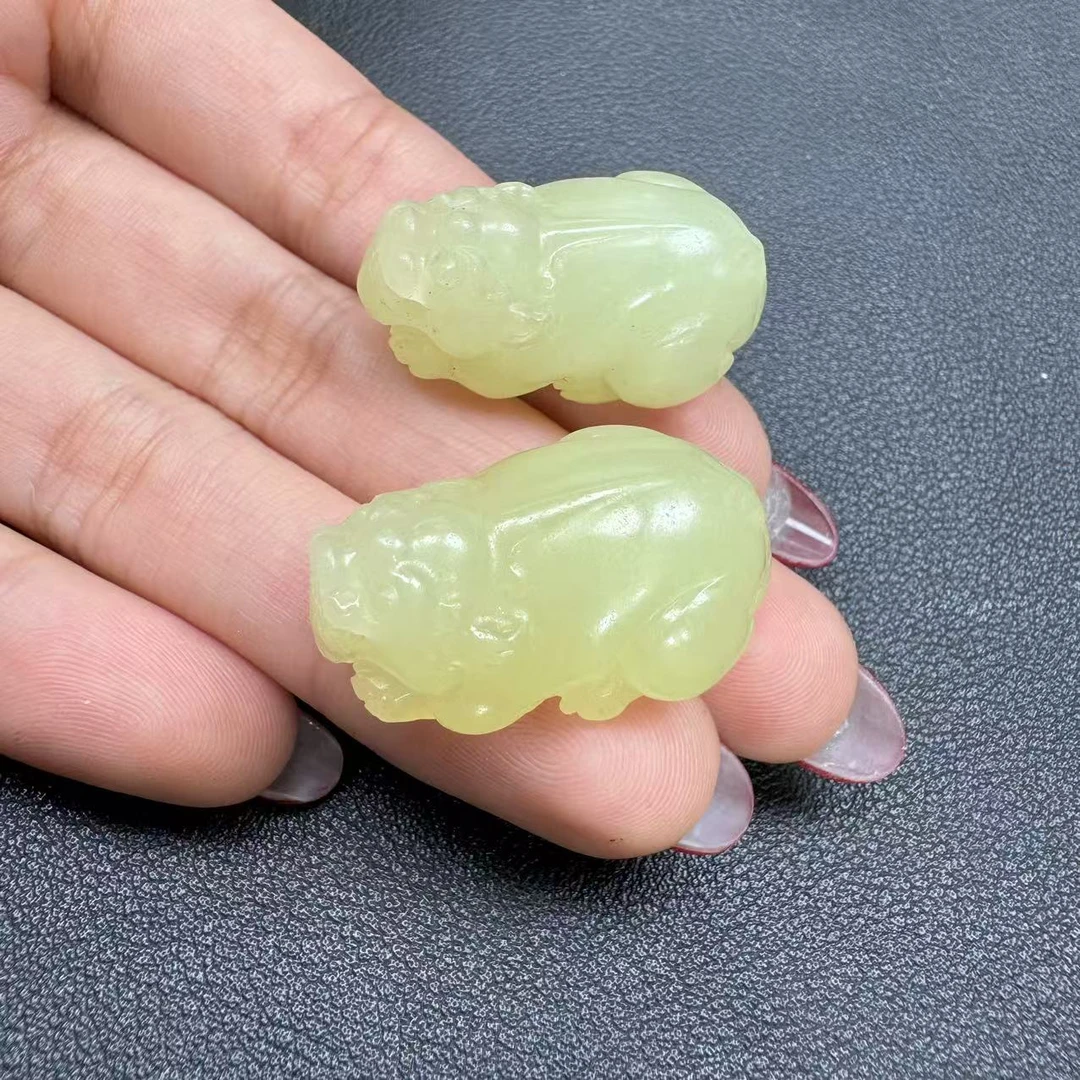 【玉经纶】20041/Q28-和田玉貔貅吊坠-多样性发其一