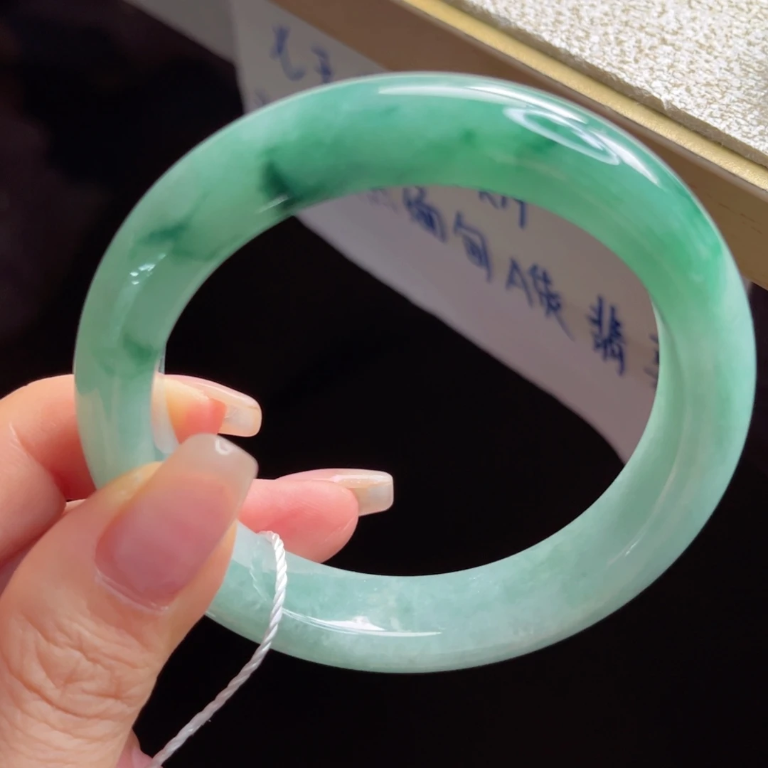 未镶嵌手镯翡翠手镯