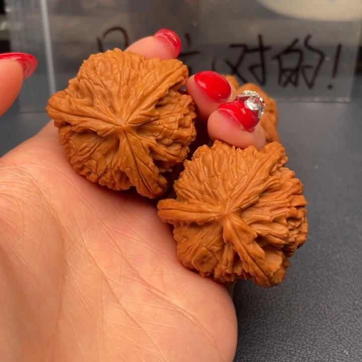 爷***活吊坠文玩核桃白狮子