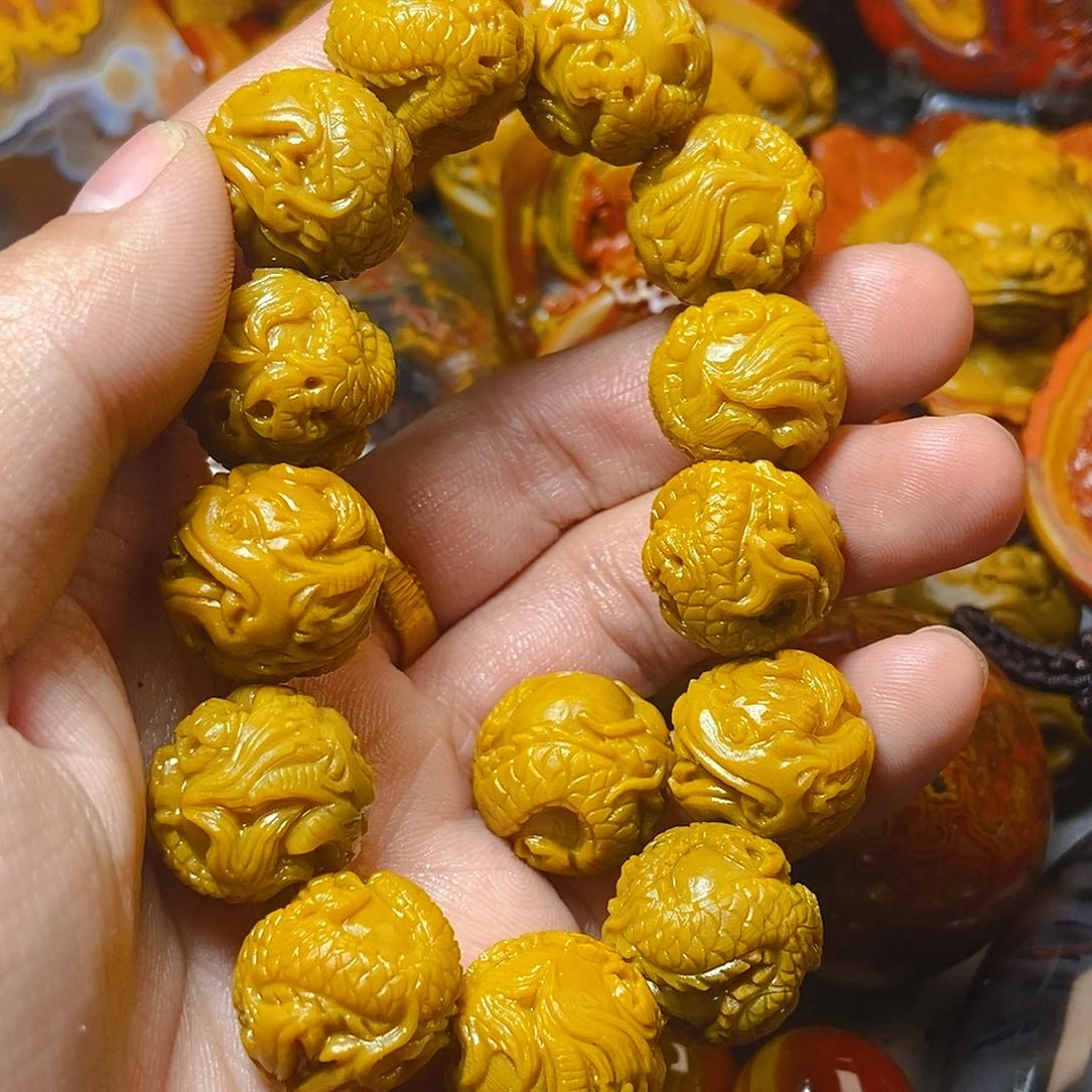 未镶嵌其他玛瑙/玉髓卫**人