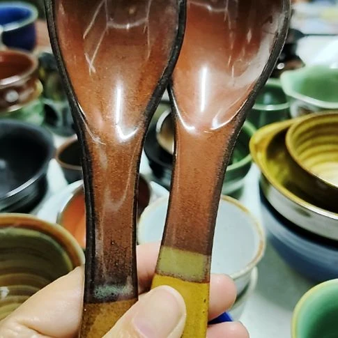 瓷片瓷片，各种摆件，均有瑕疵。沙锅！