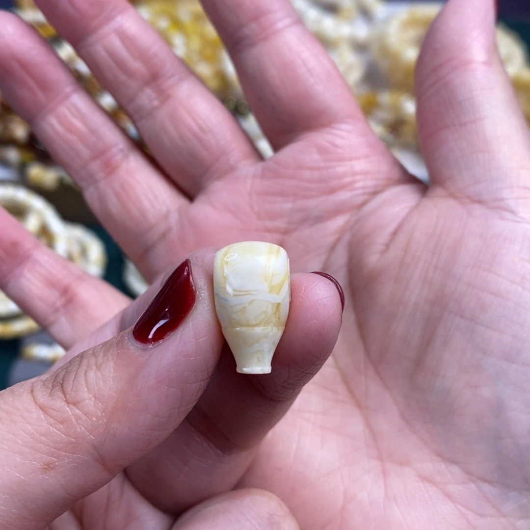 琥珀裸石未镶嵌虎皮纹三通10.4