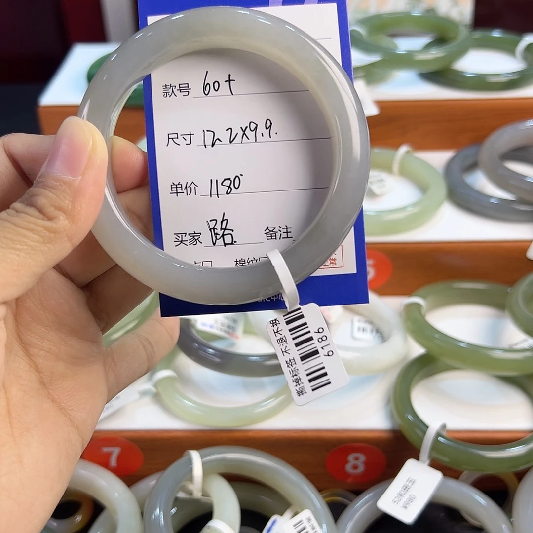 未镶嵌手镯和田玉路****农