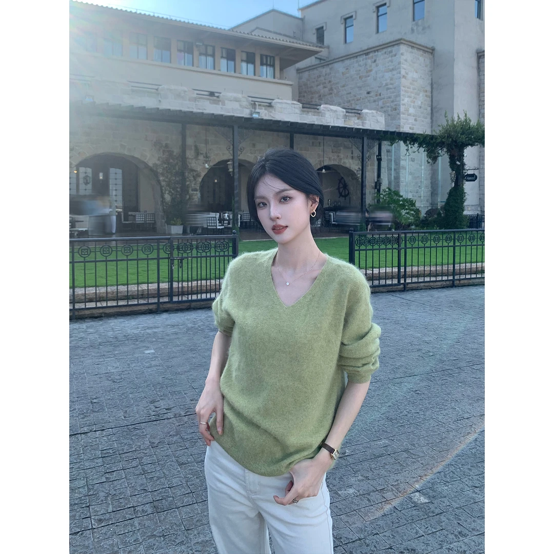 再見小唯 秋季慵懒休闲毛织V领绒感上衣