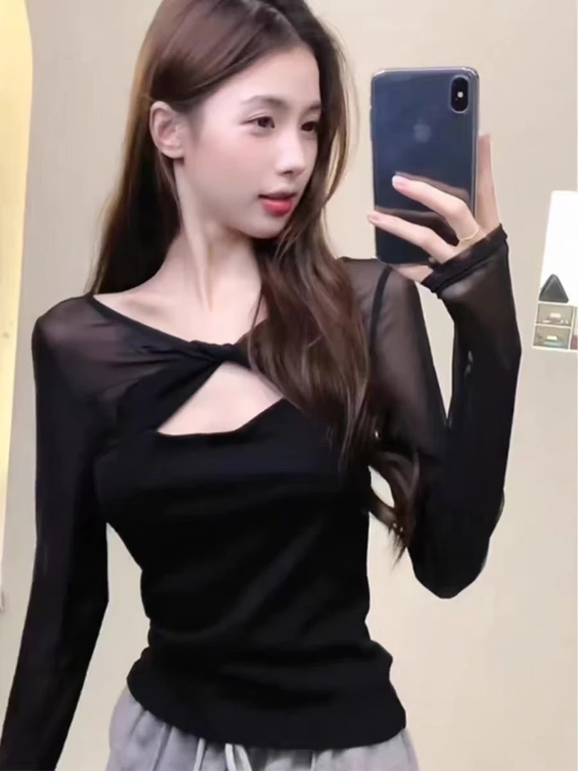 月月家：长袖T恤女镂空小众紧身性感纯欲内搭打底衫独特别致上衣