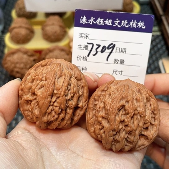 文玩核桃把件42.5全品粗筋虎7309