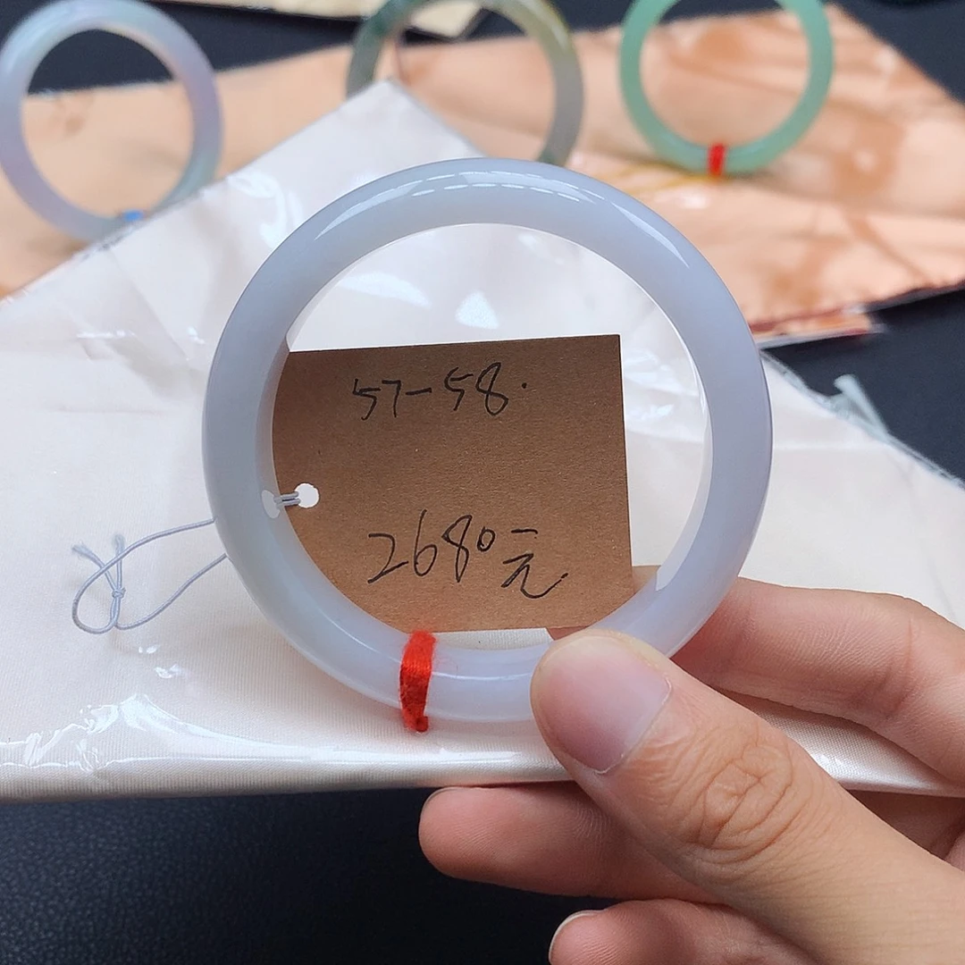 定制翡翠未镶嵌手镯