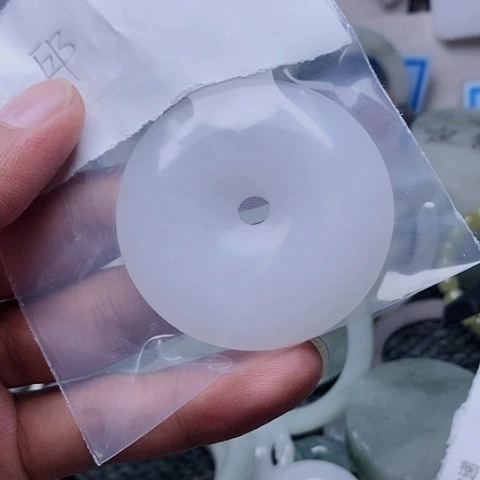 邱***先石英质玉未镶嵌吊坠(赠链)