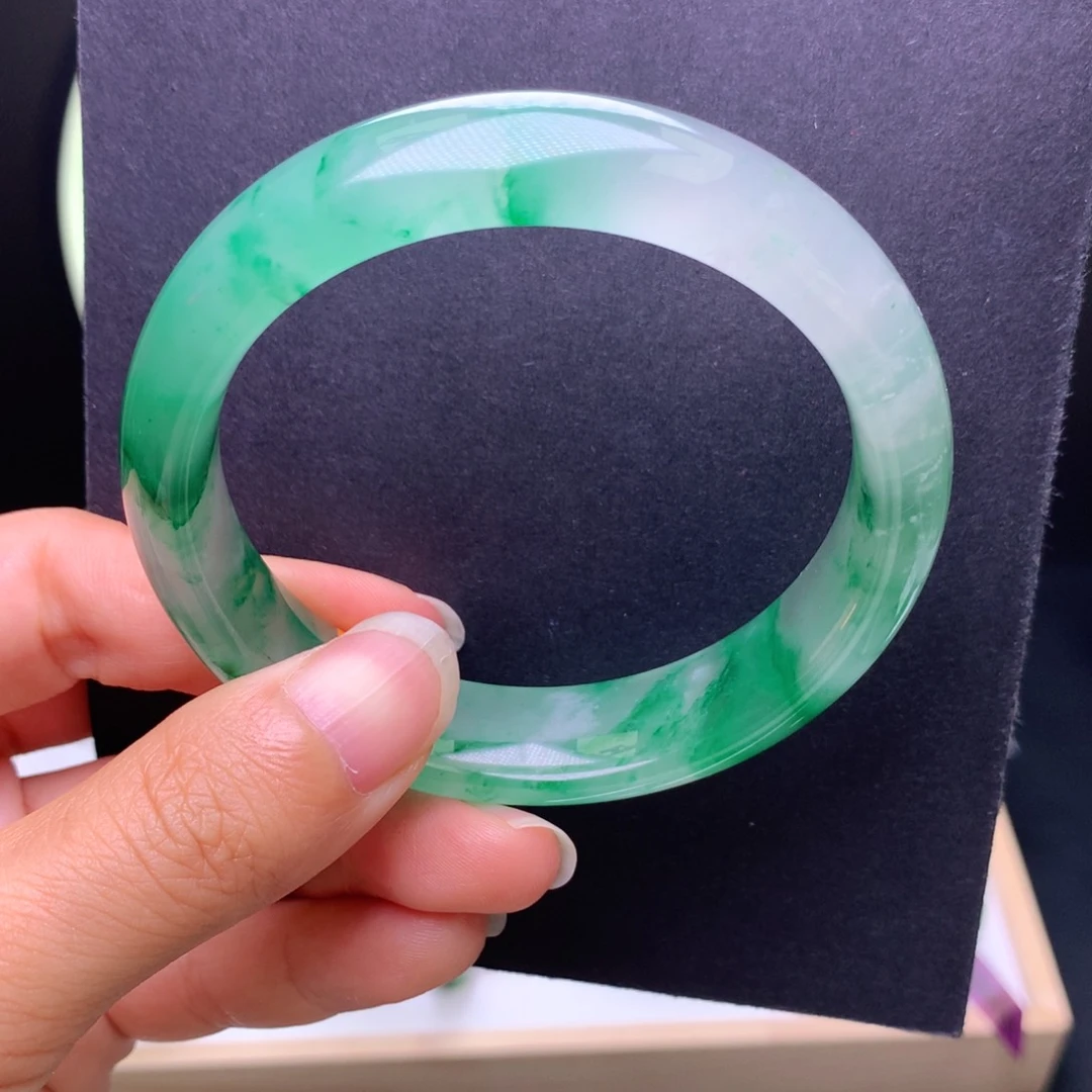 未镶嵌手镯石英质玉