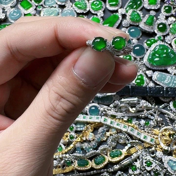 翡翠颈饰未镶嵌天然A货翡翠放漏