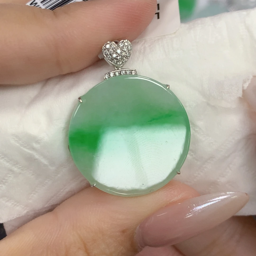 颈饰18K金镶嵌翡翠