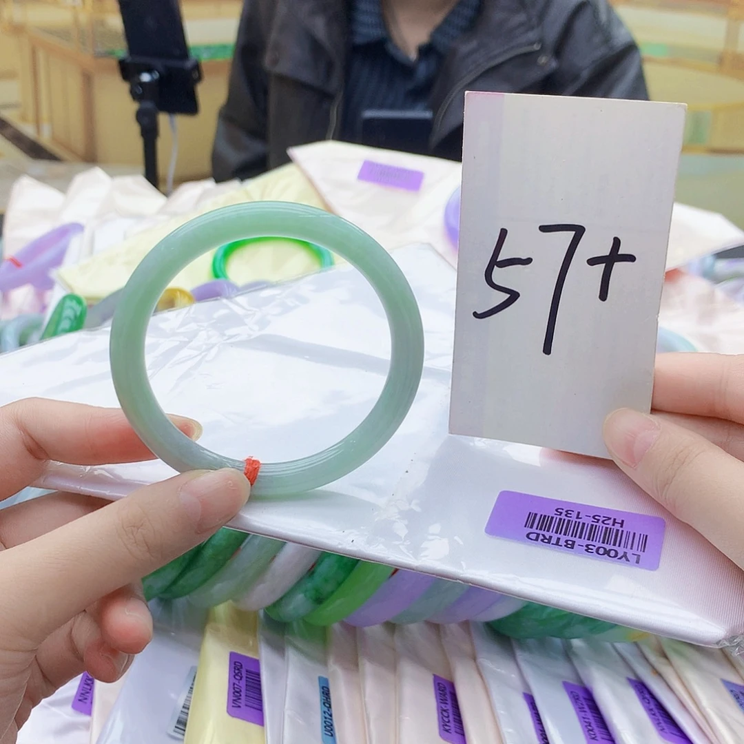 翡翠未镶嵌手镯yy