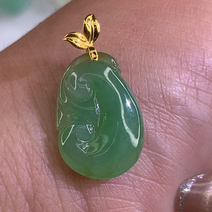 翡翠18K金镶嵌颈饰翡翠