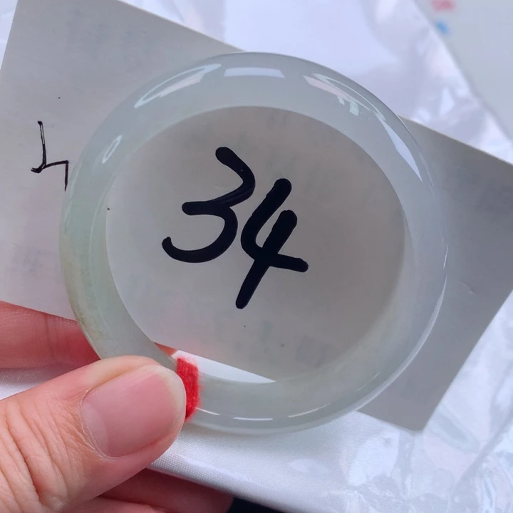 翡翠手镯未镶嵌翡翠