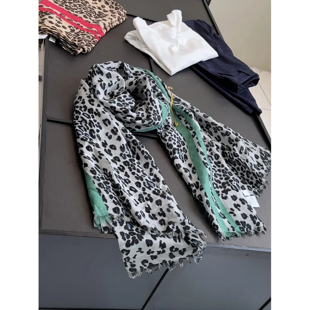 西班牙 女装欧美风豹纹丝巾围巾春秋季多用超大薄款沙滩巾披肩