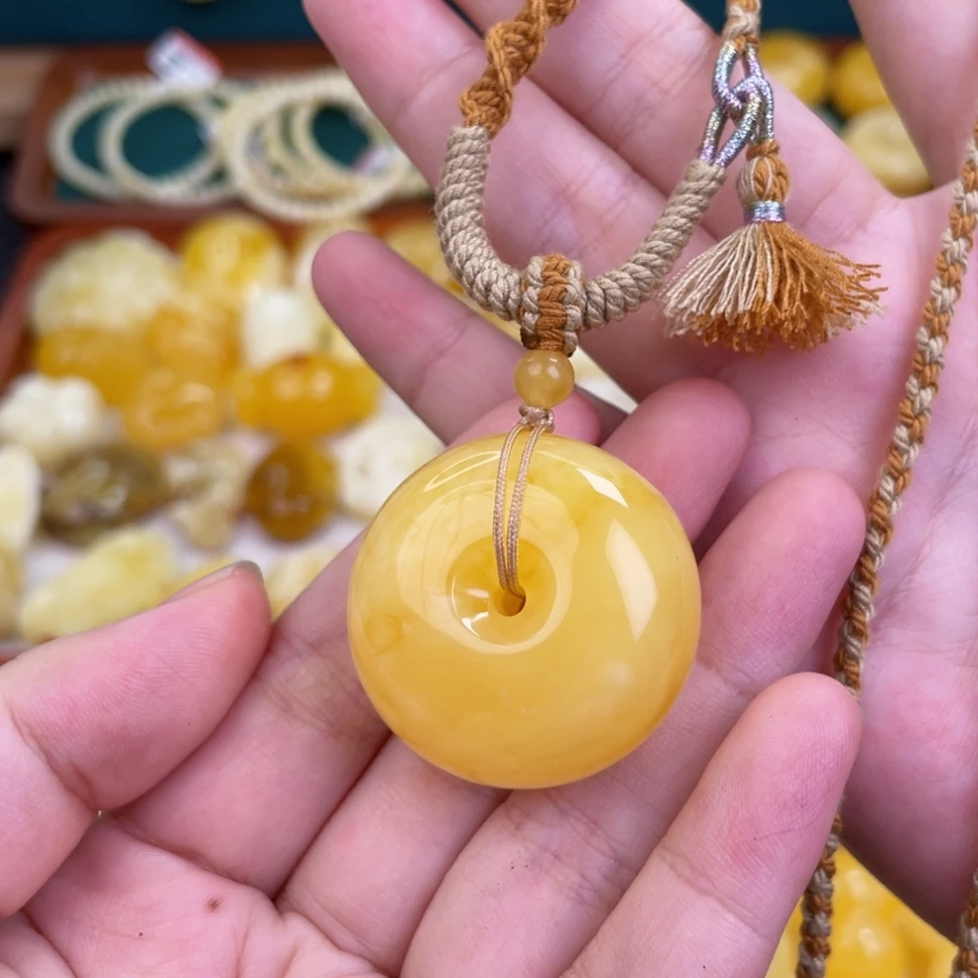 未镶嵌吊坠(赠链)蜜蜡