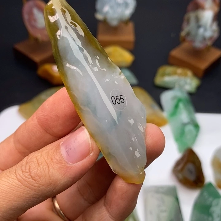 独***️定制翡翠未镶嵌翡翠随形挂件定制
